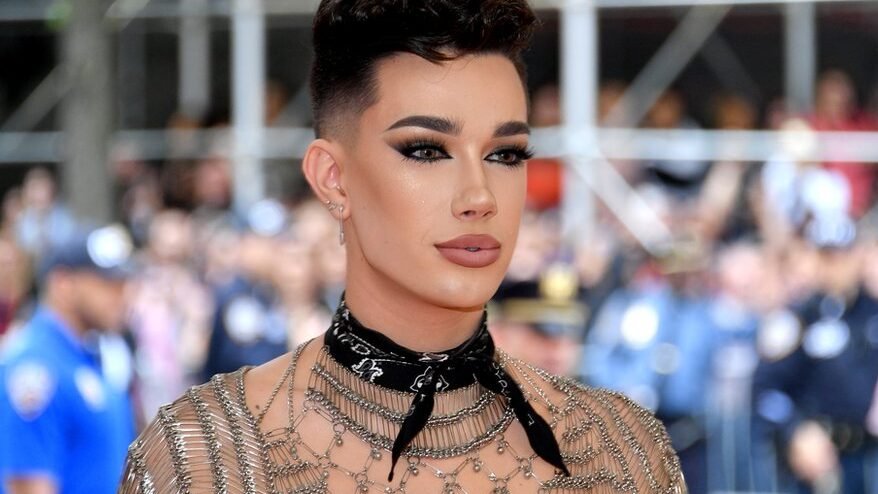 Tati Westbrook: Beauty Influencer und YouTube Star im Rampenlicht